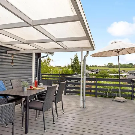 Awesome In W/ 3 Bedrooms Casa vacanze Rønde